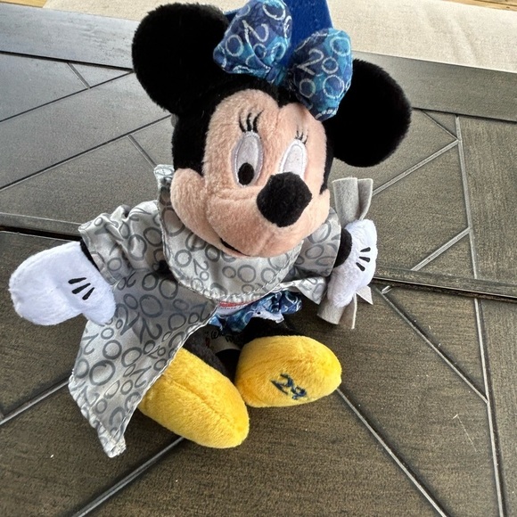 Vintage Deadstock Minnie Mouse 2000 Grad Nite plush, cap, gown, diploma - Picture 5 of 10